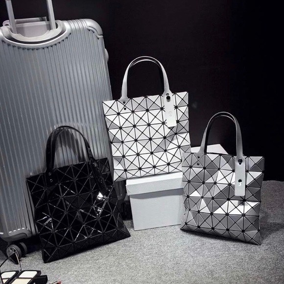 SOLD🎉 Geometric Shoulder Handbag - Picture 6 of 6